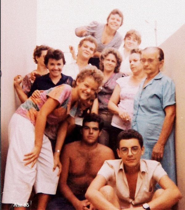 Ormezinda Morais com filho e netos em BH, 1985