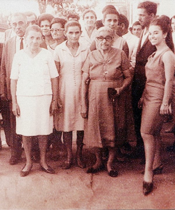 João José de Morais (1880-1955), natural de Rio de Contas (BA) e Rita Alves de Morais (1896-1976), natural de Condeúba (BA), são os patriarcas da família Morais. Filhos: Abílio, Agemiro, Agenor, Anália, Armindo, Diolina, Honorina, Maria e Ormezinda.